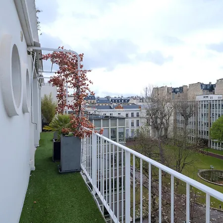 Eiffel Tower Penthouse *