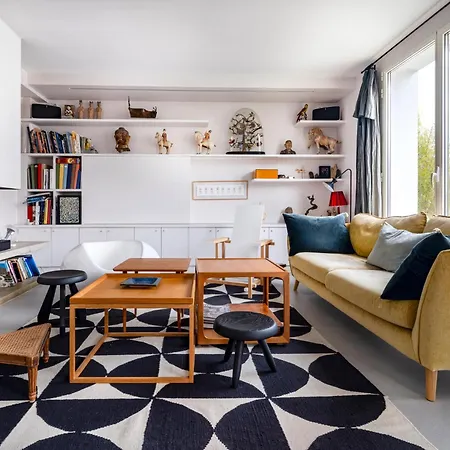 Eiffel Tower Penthouse Apartment *